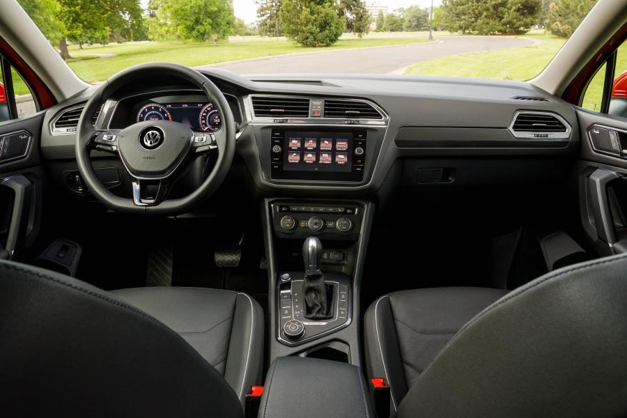 Торпедо Volkswagen Tiguan SEL 2017 года  (NA) (фото 40 из 40)